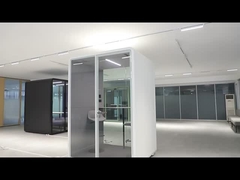 2 نفر در حال ملاقات با گروه ها