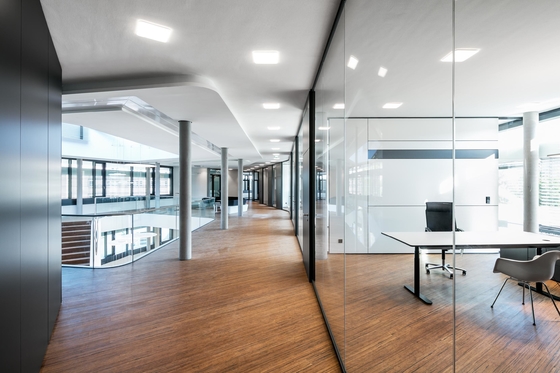 Clear Glass Partition Wall 12mm Single Glass Lower Cost Simple And Beautiful Good Light Transmittance